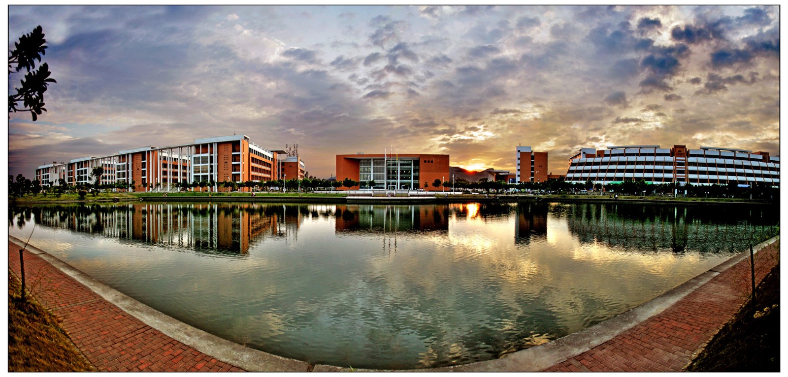 华广-感恩常在-专业学习-择校易-广东高考择校平台(zexiaoe.